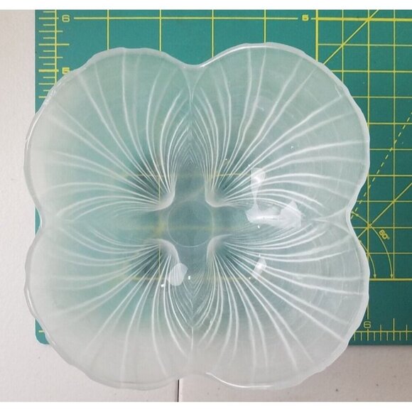 Frosted Glass Shell Bowl Set of 2 vintage Mikasa Salad or Seafood Serving Dishes - Picture 6 of 7